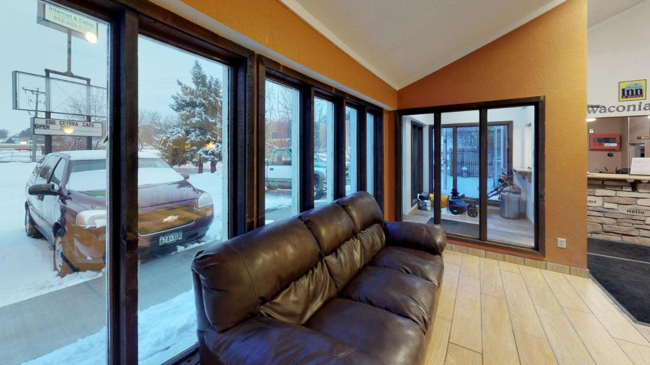 Waconia Inn And Suites Extérieur photo