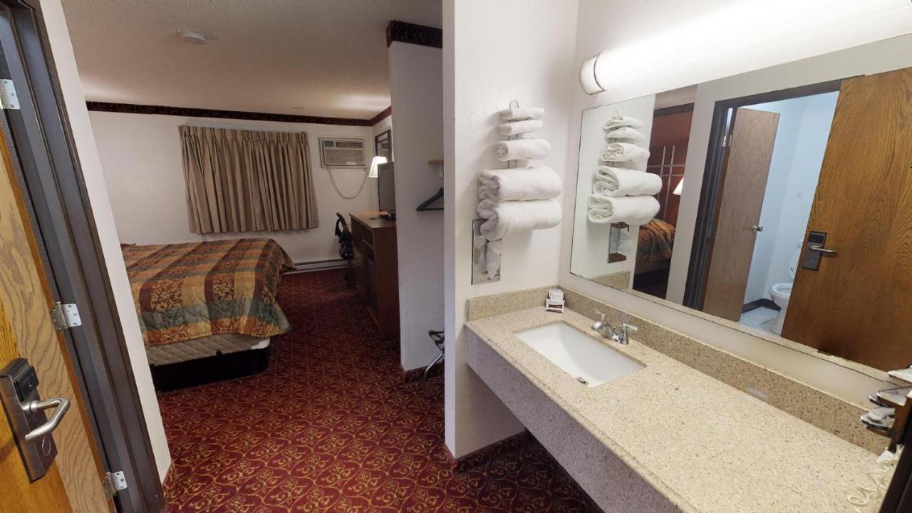 Waconia Inn And Suites Extérieur photo