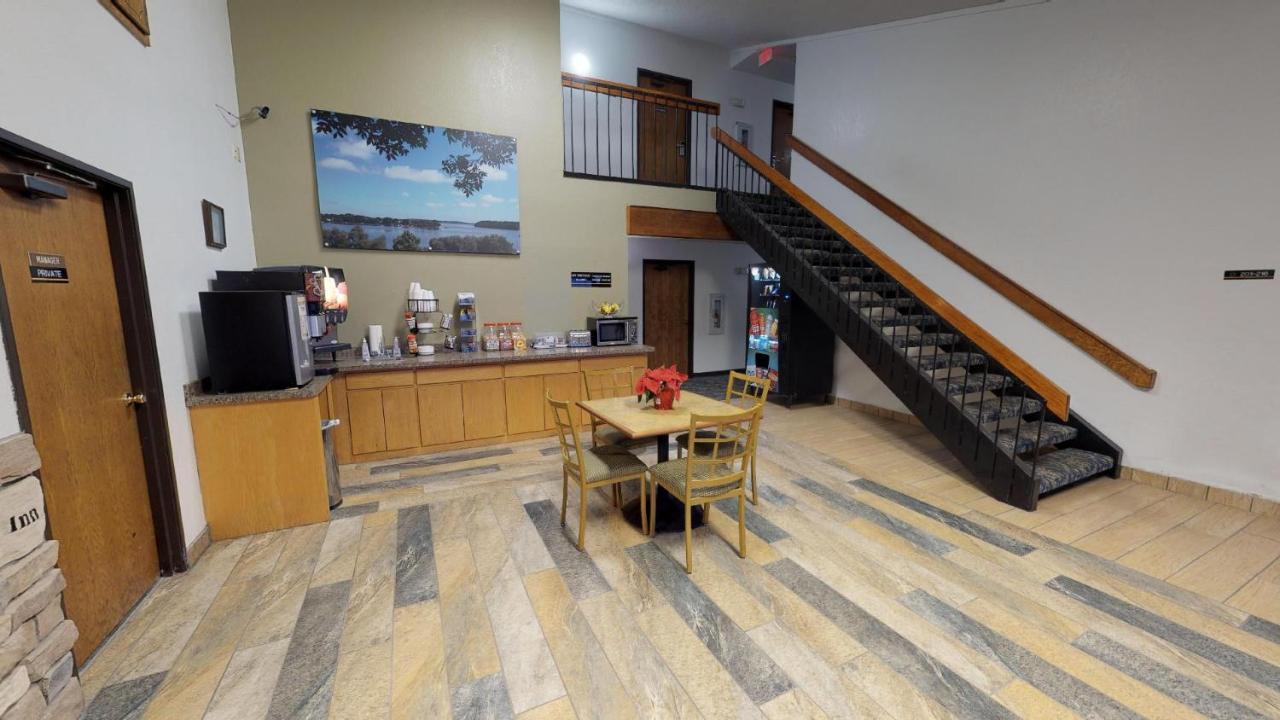 Waconia Inn And Suites Extérieur photo